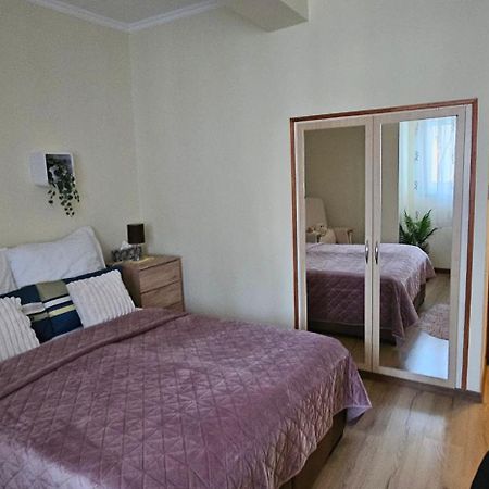 Anna Gyoengye Apartman Debrecen Exterior photo