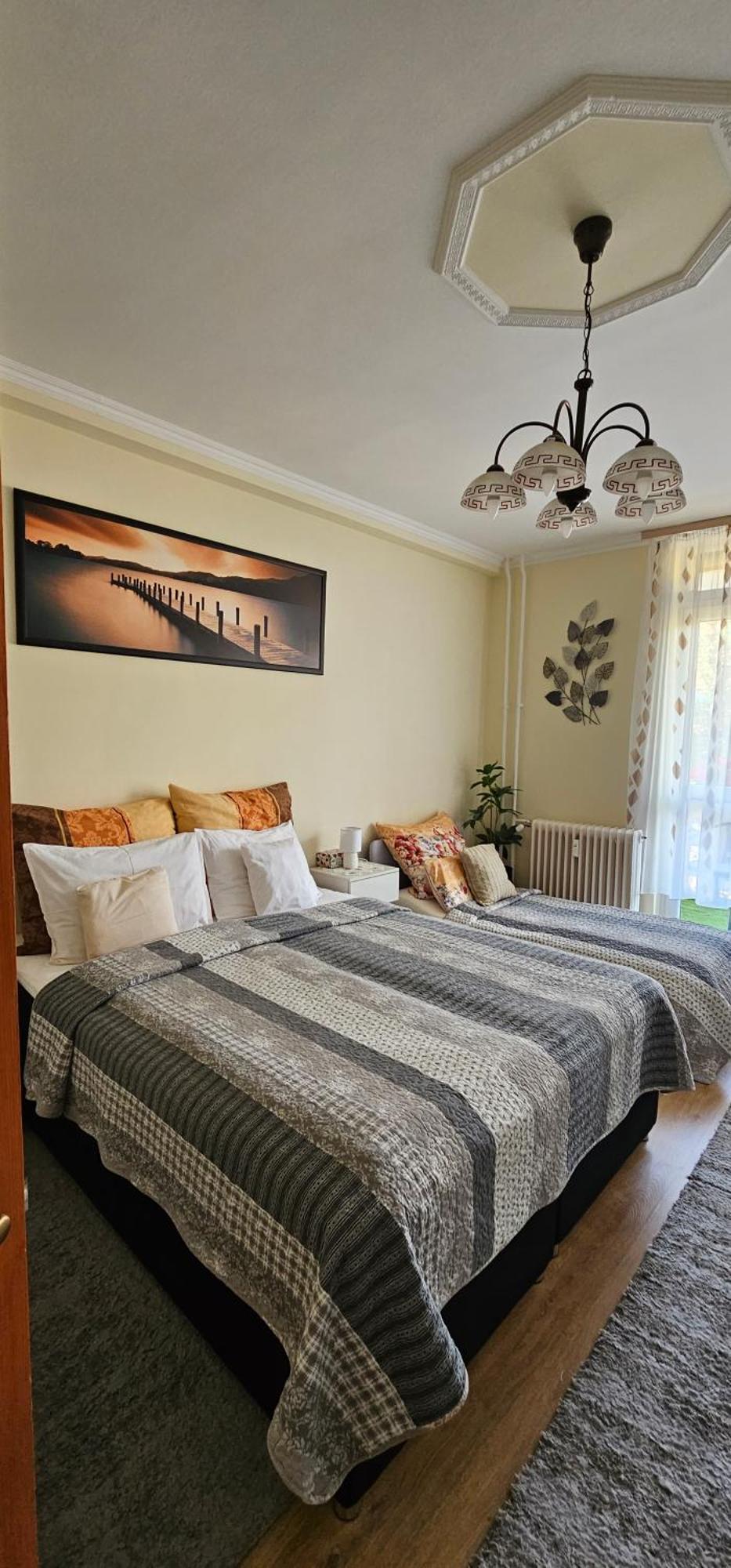 Anna Gyoengye Apartman Debrecen Exterior photo