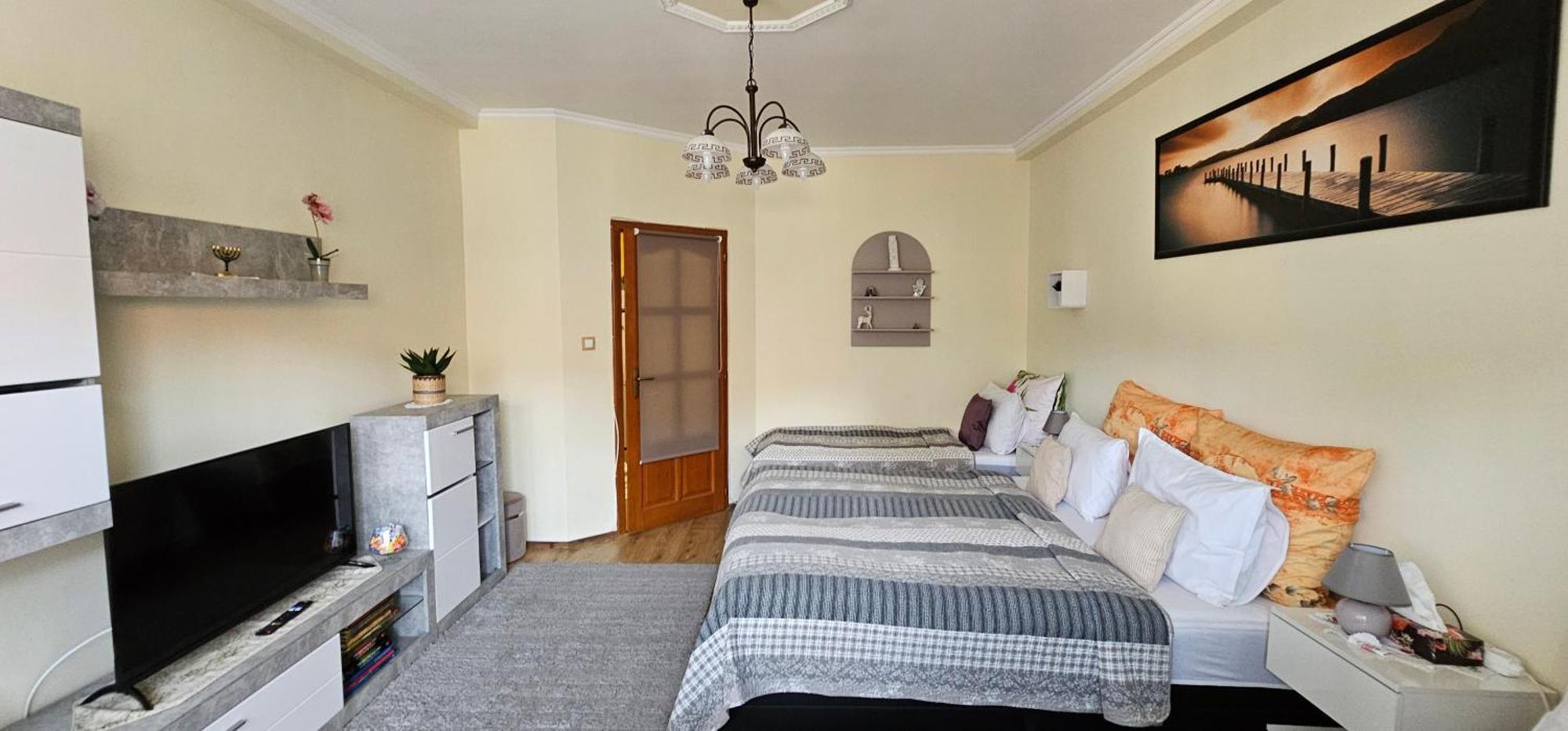 Anna Gyoengye Apartman Debrecen Exterior photo